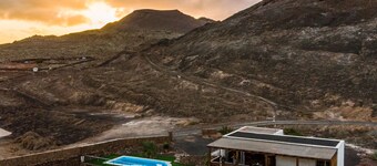Eco-Villa immersed in a natural park of volcanic origin.