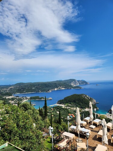 Stylish villa, central & quiet, priv. pool, sun terrace,10 min to the beach!