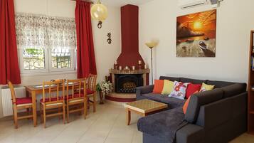 Smart TV, fireplace, DVD player, books