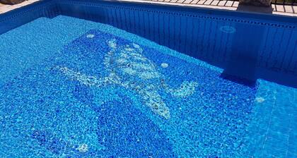Romantic Villa, central location, priv. pool, sun terrace, 10 mins to the beach!