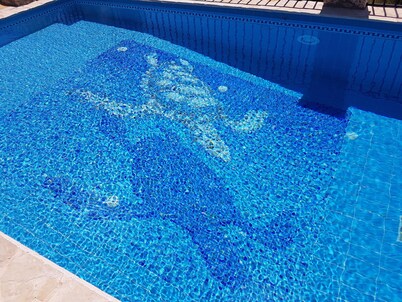 Romantic Villa, central location, priv. pool, sun terrace, 10 mins to the beach!