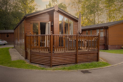 A beautiful Cabin on the 5 star White Cross Bay in a quiet area of the park -