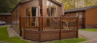 A beautiful Cabin on the 5 star White Cross Bay in a quiet area of the park -