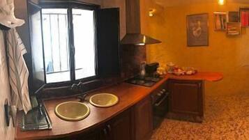 Frigorifero, microonde, forno, macchina per tè/caffè