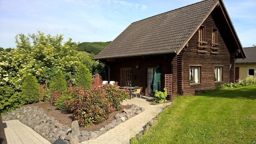 Très belle et spacieuse maison en bois au coeur de l'Eifel