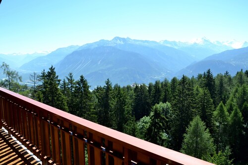 Studio calme et central au dernier étage avec une vue fantastique
