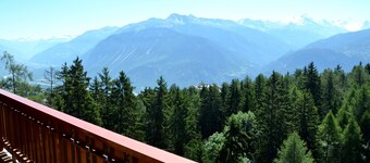 Rolig, sentralt beliggende studio i toppetasjen med en fantastisk utsikt