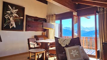 Smart TV, DVD player, books, music library