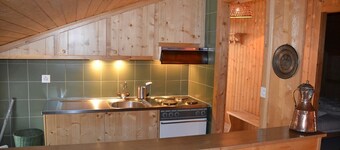 Outside : attic flat on the 2nd flooor of a chalet, for 2-4 persons, access from the "route du funic