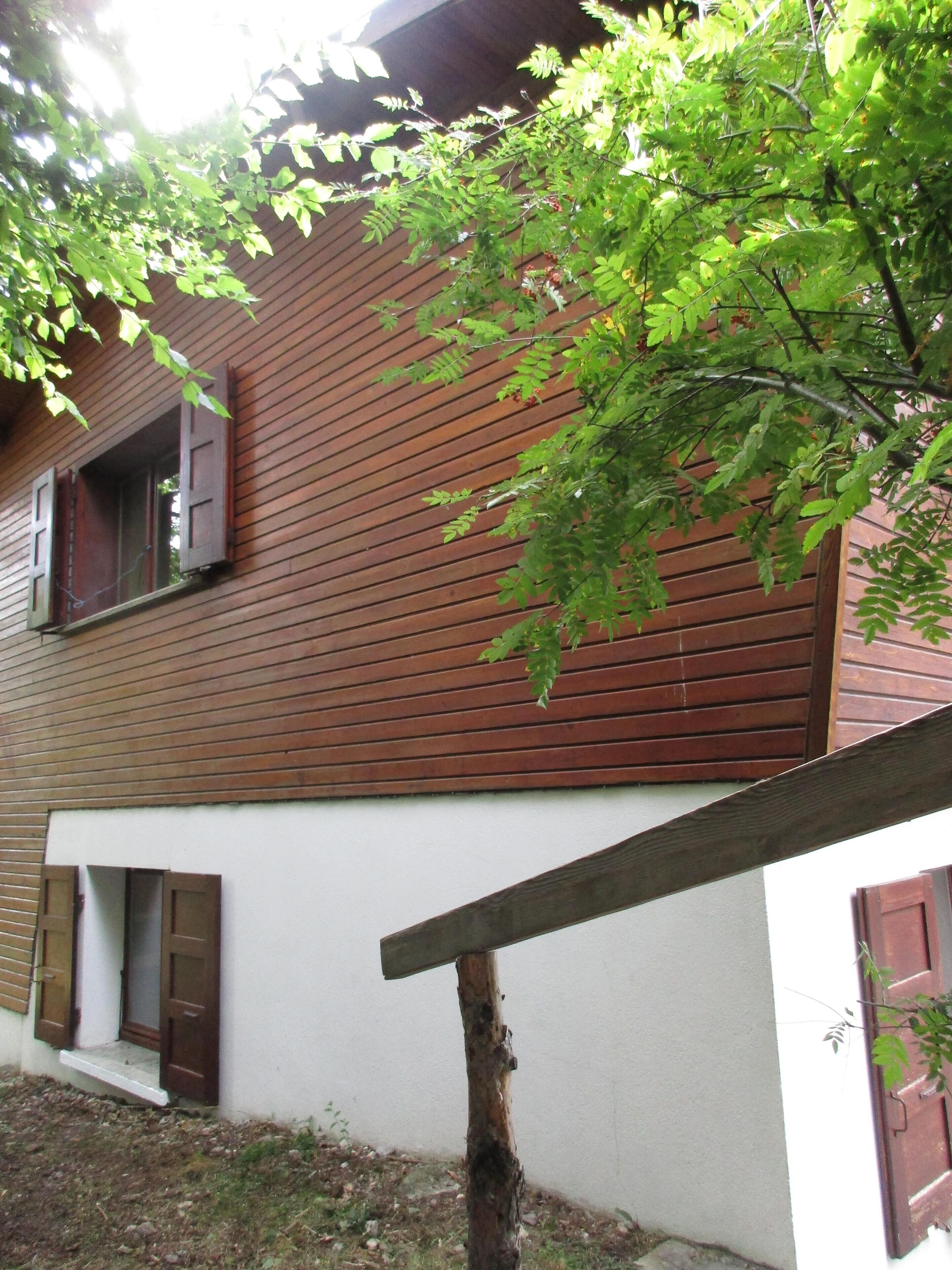 Façade du chalet orientée au nord