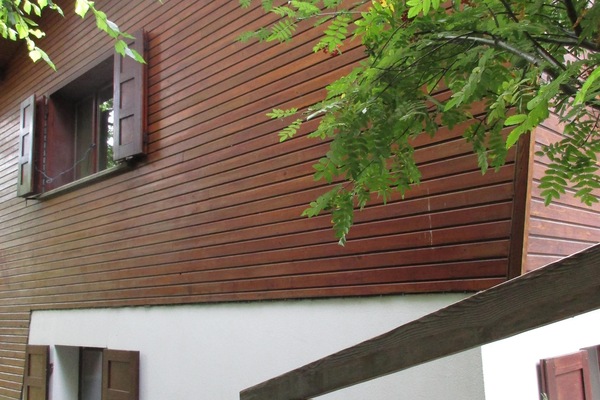 Façade du chalet orientée au nord