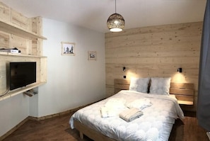 4 室のベッドルーム、アイロン / アイロン台、旅行用ベビーベッド、WiFi (無料)