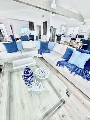 Una Smart TV, una chimenea