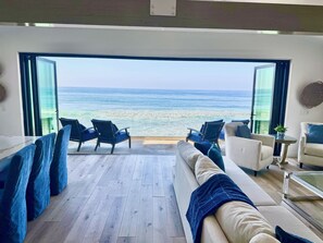 Smart TV - Family Friendly, 8 Br Beachfront House, Fire Ring in Sand, Walk to Restaurants  (Oceanside Ca)