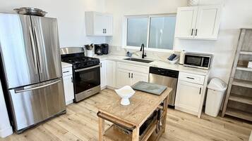 KylskÄp, mikrovÄgsugn, ugn och spishÀll