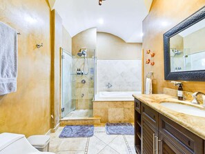 Shower, hair dryer - Matapalo 101-Poolside Condo at the Diria Resort (Tamarindo)