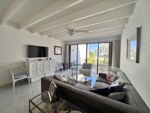 Smart TV, books - NEWLY RENOVATED! beach/ocean views, 2 BR, 2BA, quiet, gorgeous beach. (West Bay)