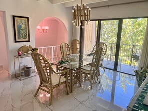 Dining - NEWLY RENOVATED! beach/ocean views, 2 BR, 2BA, quiet, gorgeous beach. (West Bay)