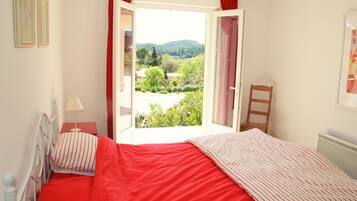 5 bedrooms, iron/ironing board, free WiFi