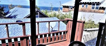 OCEAN BEACH, Fire Island, 3 bedroom, close to ferry, village and all beaches!