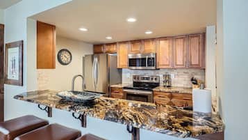 KylskÄp, mikrovÄgsugn, ugn och spishÀll