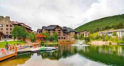 Remodeled unit & mountain view in the ♥ of Central Village, walk to the lifts!