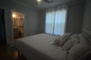 5 bedrooms, iron/ironing board, WiFi, bed sheets