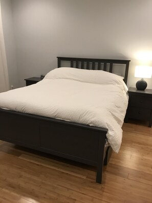 5 bedrooms, iron/ironing board, WiFi, bed sheets