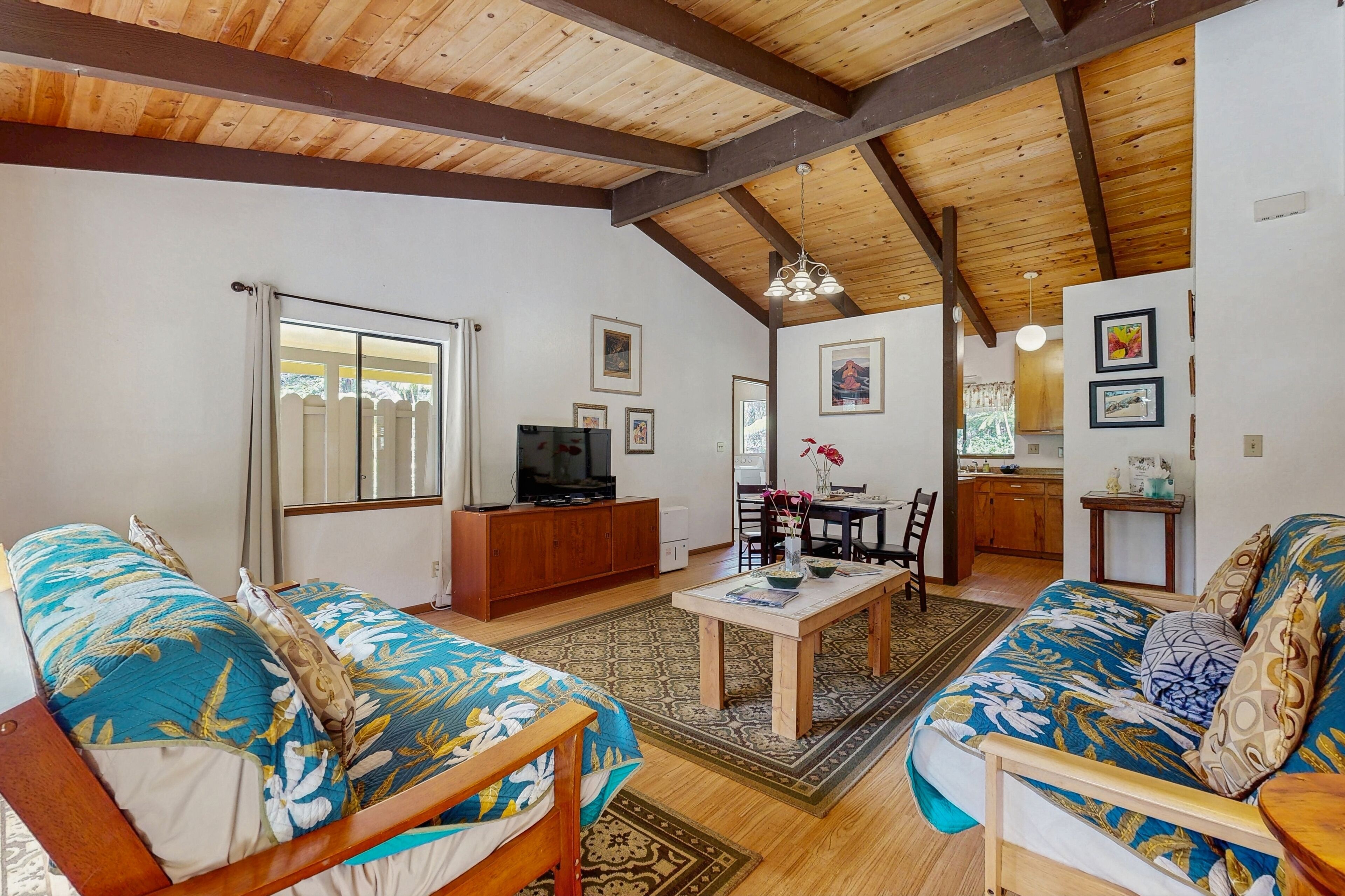 Télévision, cheminée