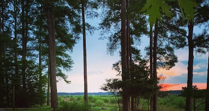 Pool side Paradise near Fort Bragg, Pinehurst, Southern Pines, hot tub & Golf!