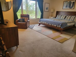 3 bedrooms, desk, iron/ironing board, free WiFi