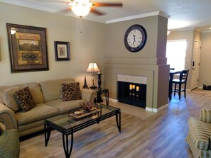 Smart TV, fireplace, DVD player, books - McCormack Ranch 1st floor 2 Bed 2 Bath Condo.  Located Near Shopping, Dinning.  (Scottsdale)
