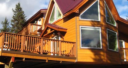 Privates Chalet mit fantastischer Aussicht - Whirlpool, WLAN, Handy - Alaska: Direkt aus dem Fenster