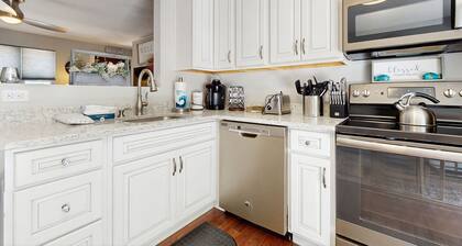 Beautiful home with entertainment - near golf courses & Pleasant Bay