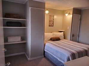 3 bedrooms, free WiFi, bed sheets