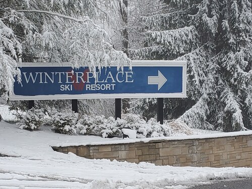 Winterplace 3BR/2BA Condo - Gorgeous View - Ski in Ski out