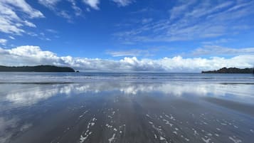 Beach nearby, sun-loungers, beach towels