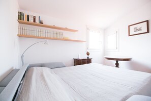 3 bedrooms, iron/ironing board, WiFi, bed sheets - Rialto - Light and Panoramic Penthouse in the heart of Venice (Venezia)