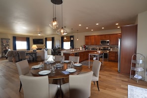 Unclassified image, 4 of 35, button - Contemporary, Centrally Located (Reno)