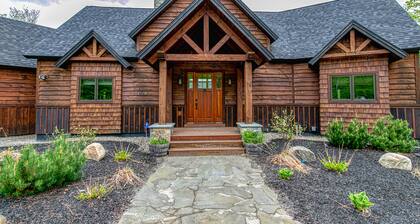 Stunning mountain-view estate with private pool & hot tub - near slopes