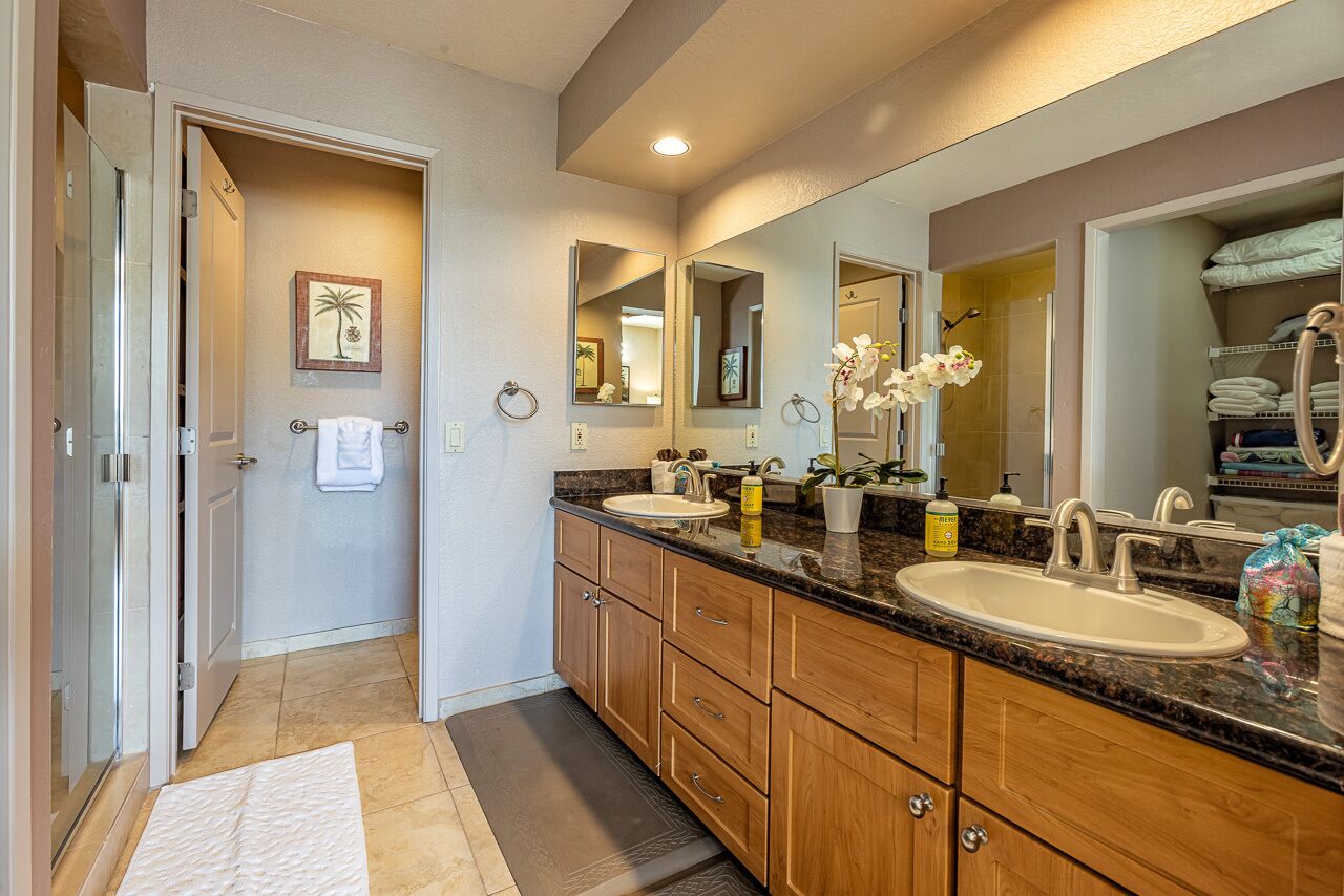 Combined shower/tub, hair dryer, towels, soap