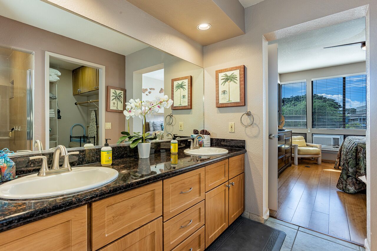 Combined shower/tub, hair dryer, towels, soap