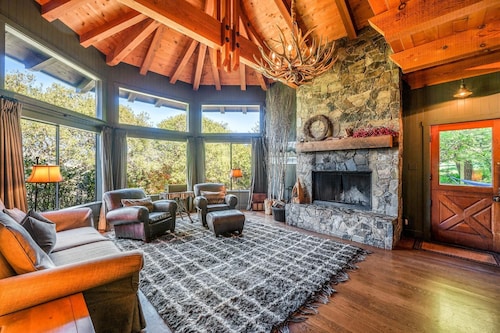 Romantic Lodge in Point Reyes-Inverness: Picturesque Retreat