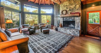 Romantic Lodge in Point Reyes-Inverness: Picturesque Retreat