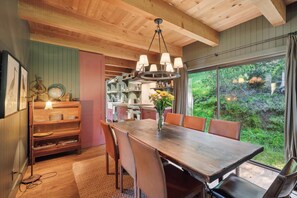 Dining - Romantic Lodge in Point Reyes-Inverness: Picturesque Retreat (Inverness)