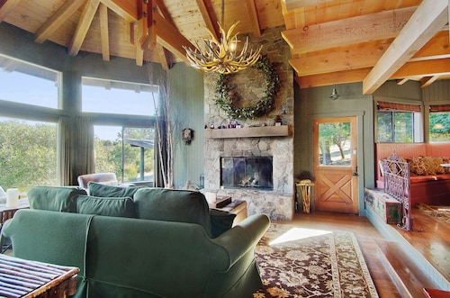 Romantic Lodge in Point Reyes-Inverness: Picturesque Retreat