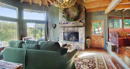 Romantic Lodge in Point Reyes-Inverness: Picturesque Retreat