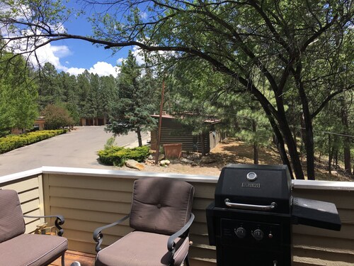 Awesome condo, great location, quiet area, completely updated, with wifi.& AC