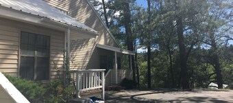Awesome condo, great location, quiet area, completely updated, with wifi.& AC
