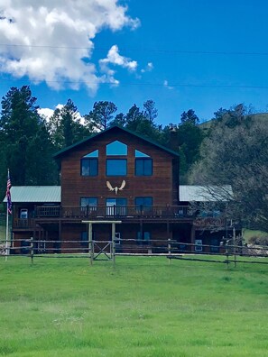 Exterior - Multi-purpose, secluded lodge with scenic views. (Sundance)